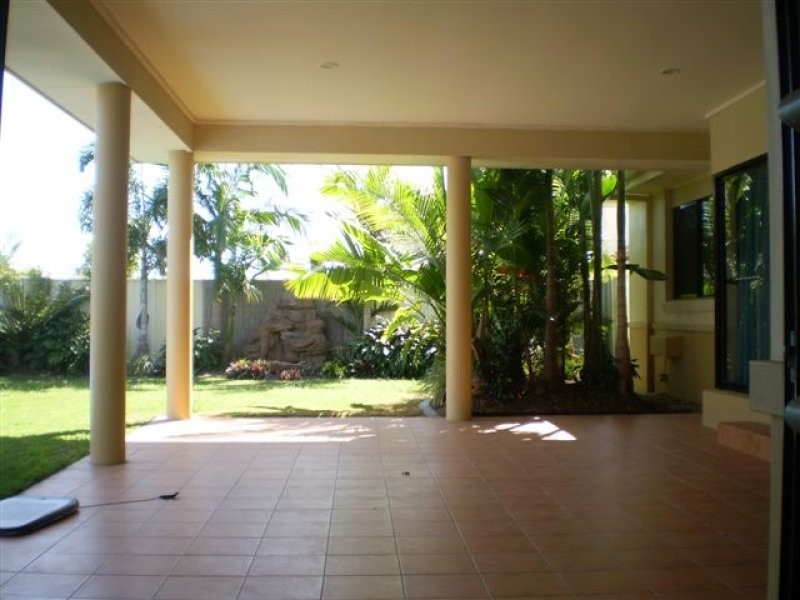 70 Ingles Circuit, Arundel QLD 4214