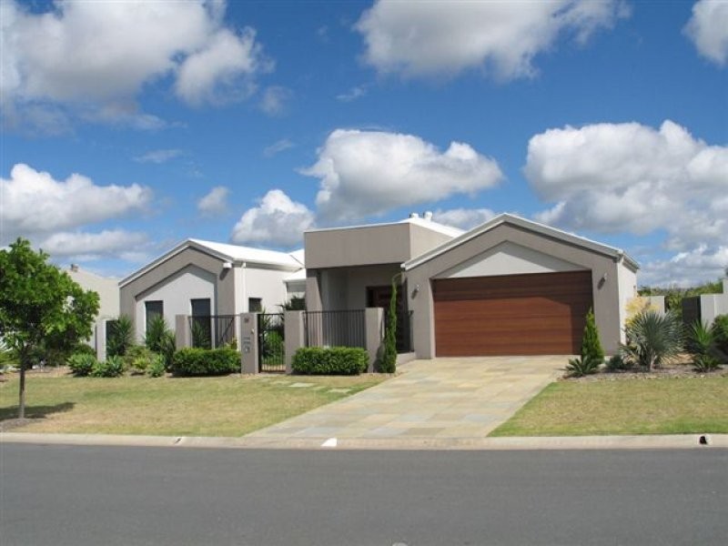 26 Salvado Drive, Pacific Pines QLD 4211