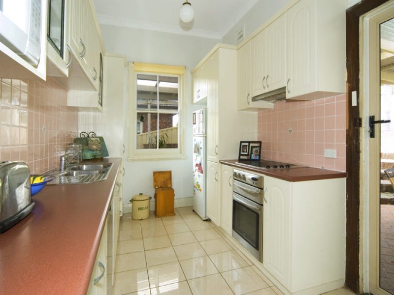21 Rowland Avenue, Wollongong NSW 2500