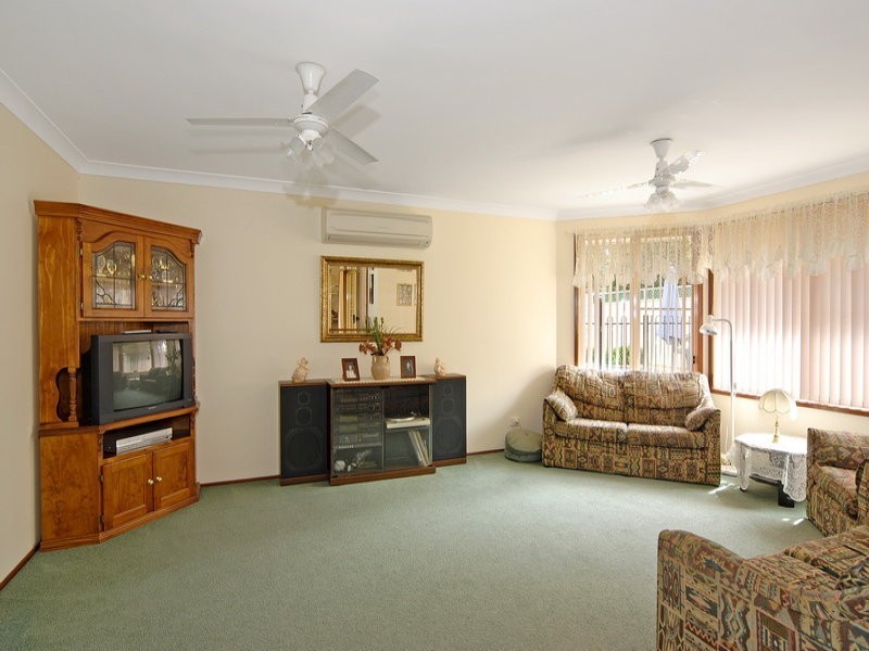 18 Amanda Place, Horsley NSW 2530