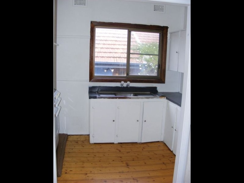 10 John Street, Mount Saint Thomas NSW 2500