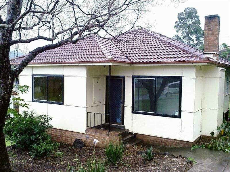 10 Leicester Street, Berkeley NSW 2506