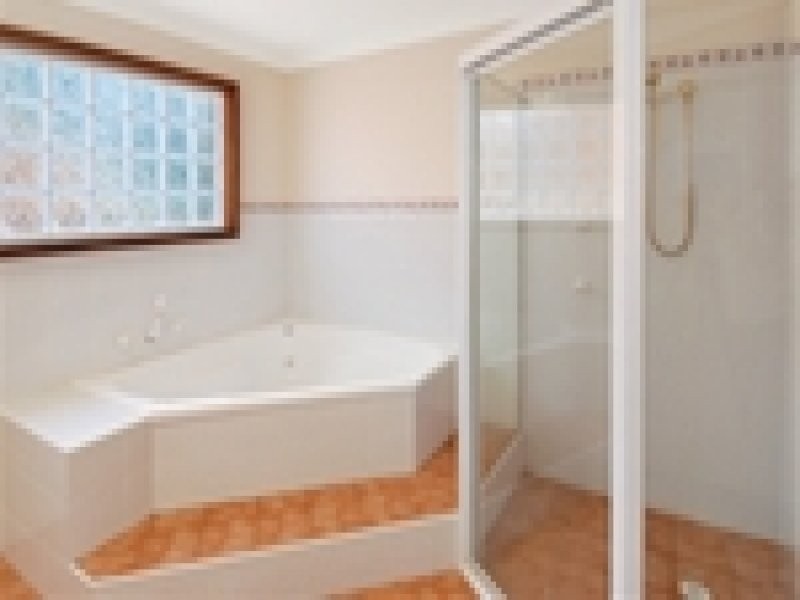 32 Loch Carron Avenue, Farmborough Heights NSW 2526