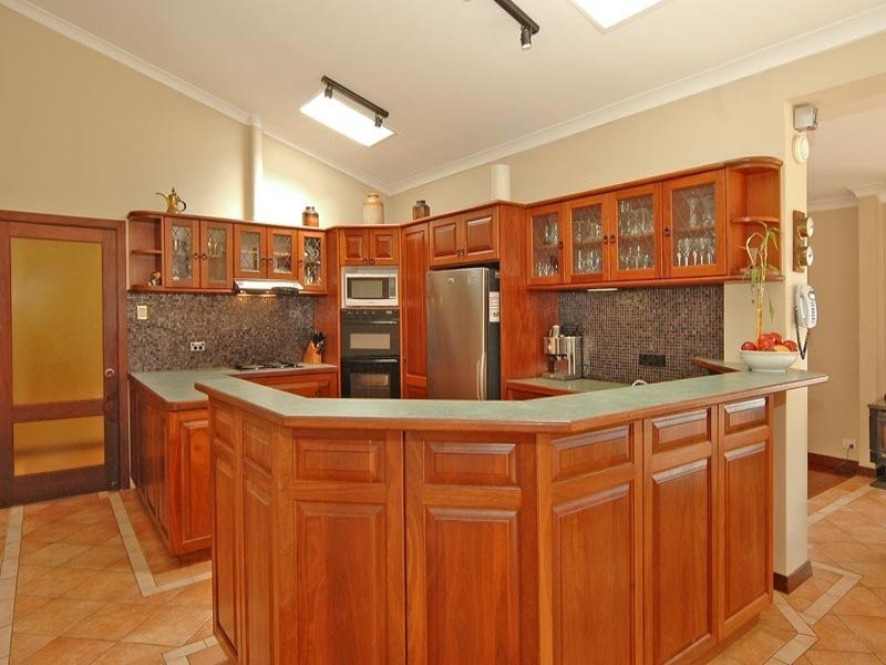 6 Throssell Road, Greenmount WA 6056