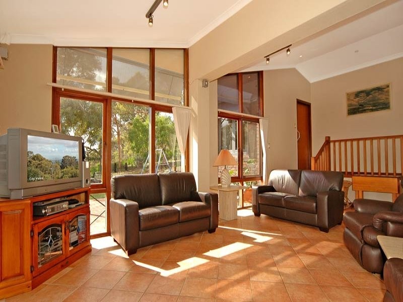 6 Throssell Road, Greenmount WA 6056