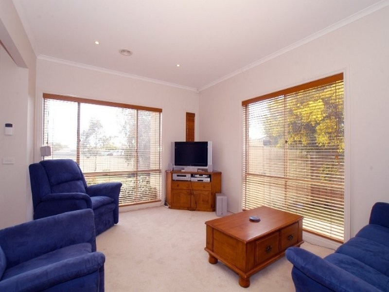 31 St Laurent Rise, Knoxfield VIC 3180