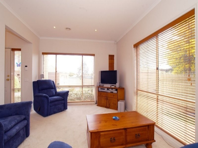 31 St Laurent Rise, Knoxfield VIC 3180