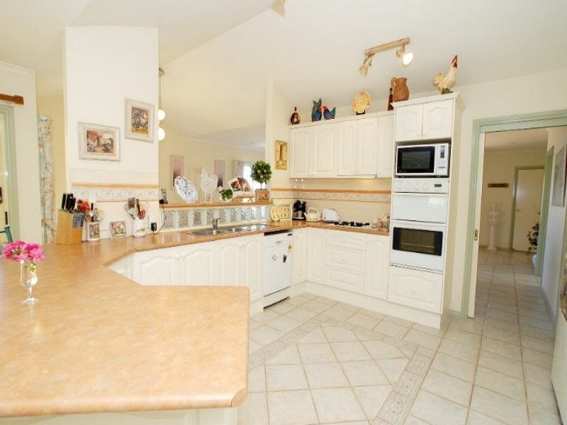 8 Moonlight Drive, Lysterfield VIC 3156