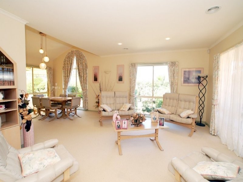 8 Moonlight Drive, Lysterfield VIC 3156