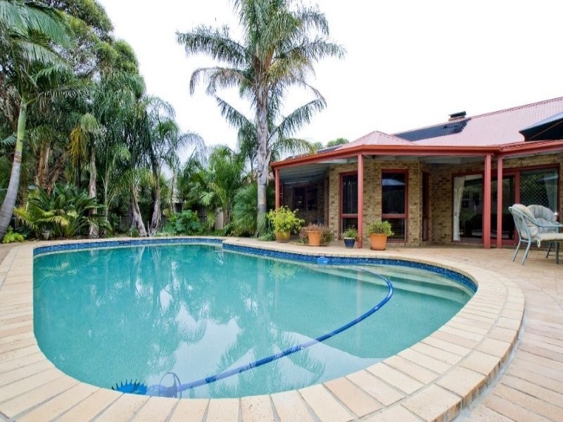 2 Ruby Close, Rowville VIC 3178