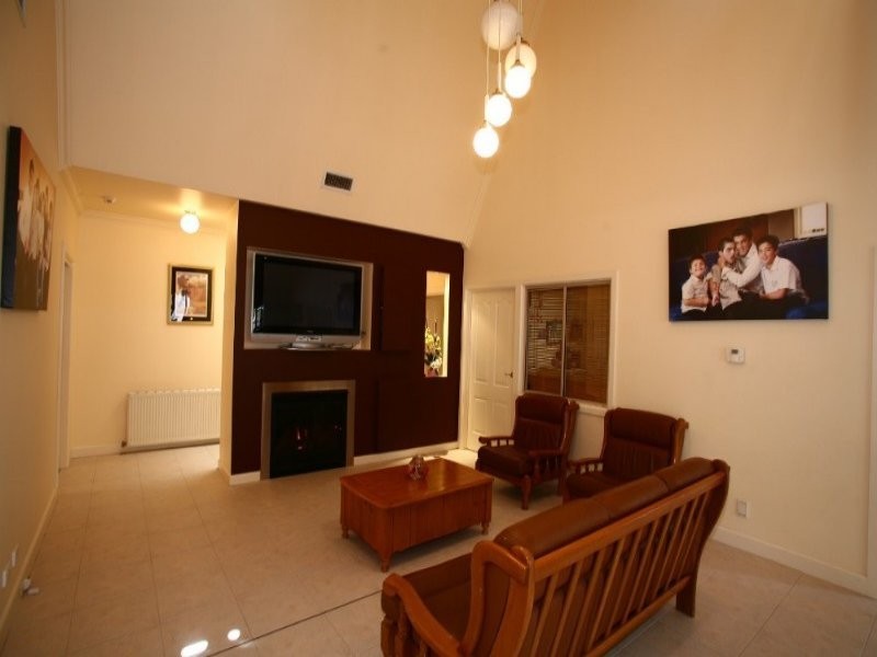 8 Palmerston Road, Lysterfield VIC 3156