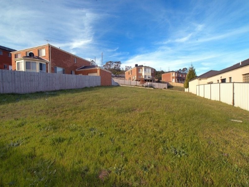 13 Montbrae Circuit, Narre Warren North VIC 3804