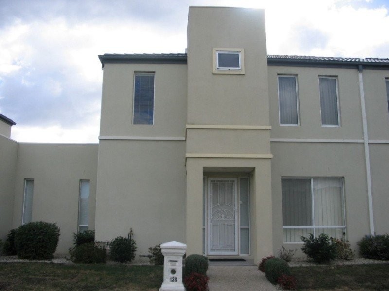 128 Sovereign Manors Crescent, Rowville VIC 3178