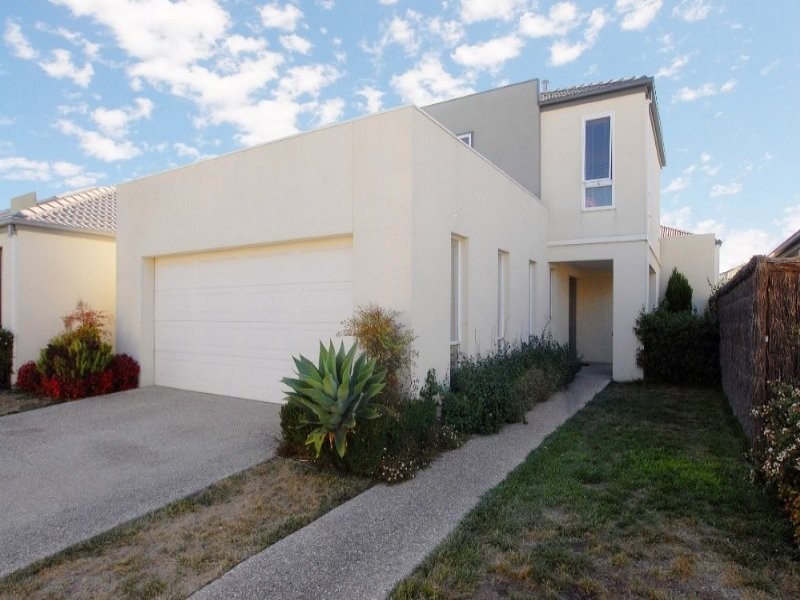 76 Sovereign Manors Crescent, Rowville VIC 3178