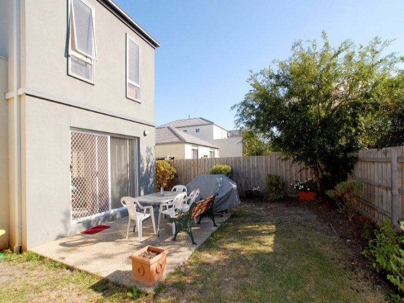 76 Sovereign Manors Crescent, Rowville VIC 3178