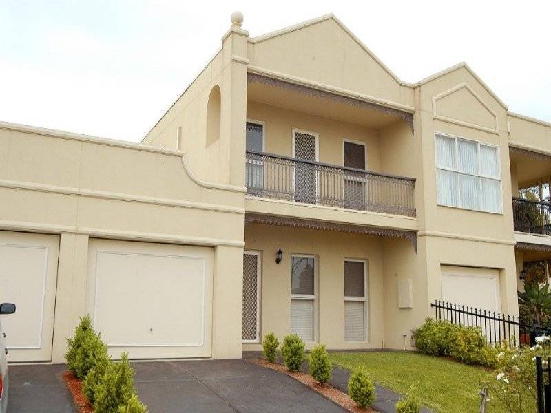 8 Parklane Way, Rowville VIC 3178