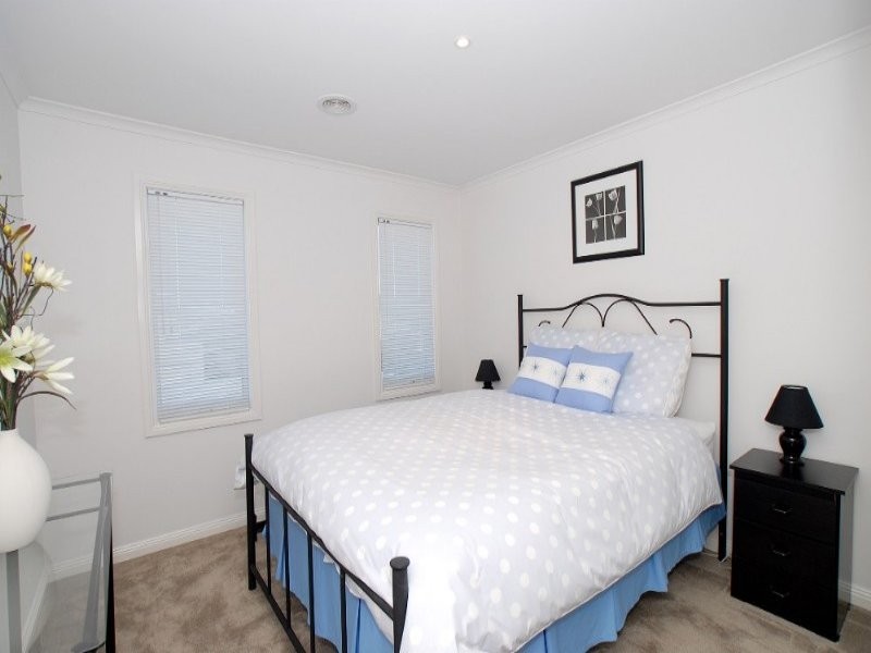 26 Sovereign Manors Cres, Rowville VIC 3178