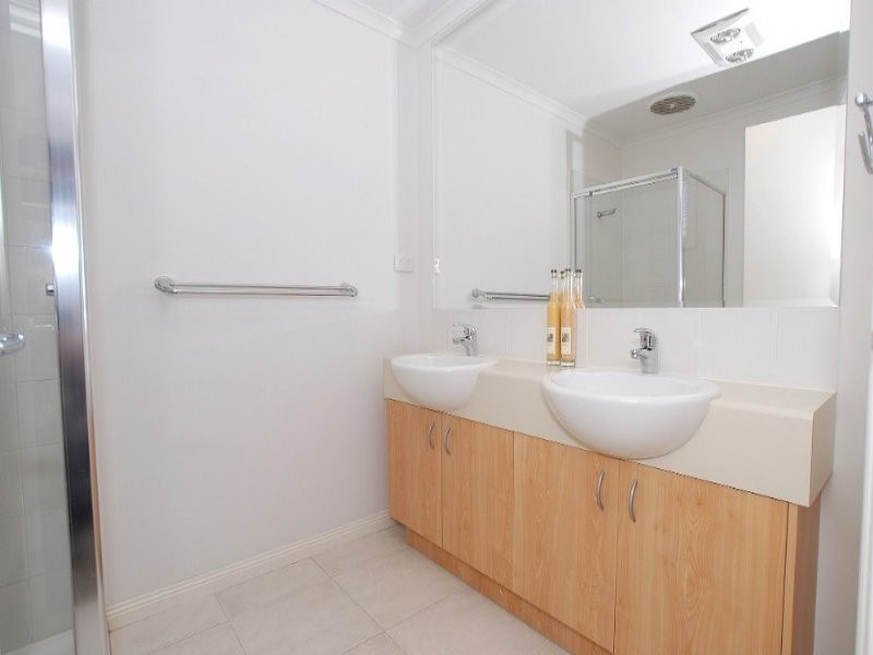 26 Sovereign Manors Cres, Rowville VIC 3178