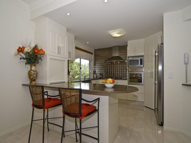 4 Torrevella Vista, Runaway Bay QLD 4216