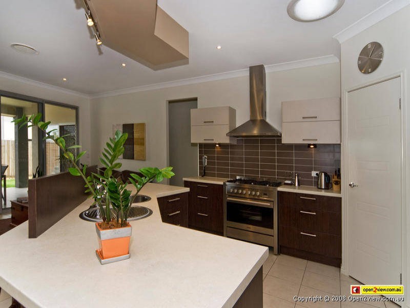 39 Highcrest Circuit, Molendinar QLD 4214