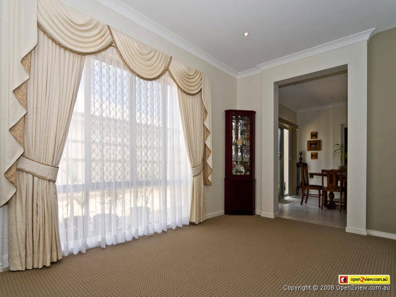 39 Highcrest Circuit, Molendinar QLD 4214