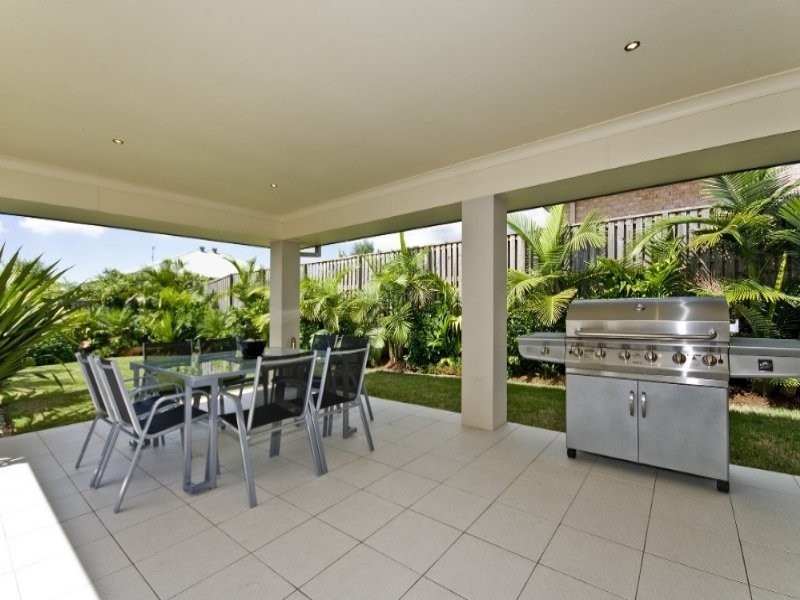 27 Mellum Circuit, Pacific Pines QLD 4211