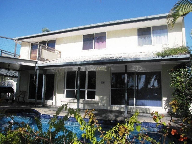 33 Sundance Way, Runaway Bay QLD 4216