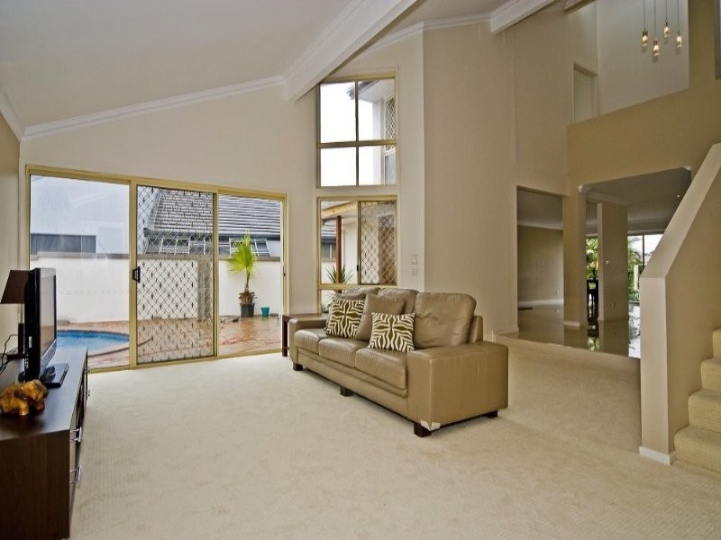 5 Smugglers Place, Runaway Bay QLD 4216