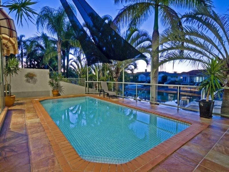 10 Folkstone Place, Runaway Bay QLD 4216