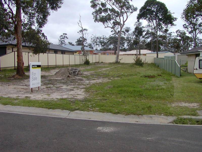 8 Turvey Crescent, St Georges Basin NSW 2540