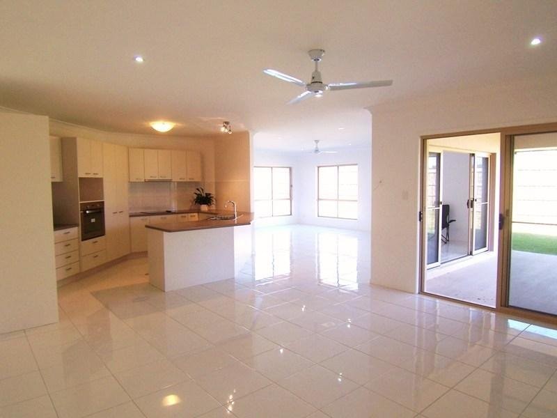 6 Jade Court, Little Mountain QLD 4551