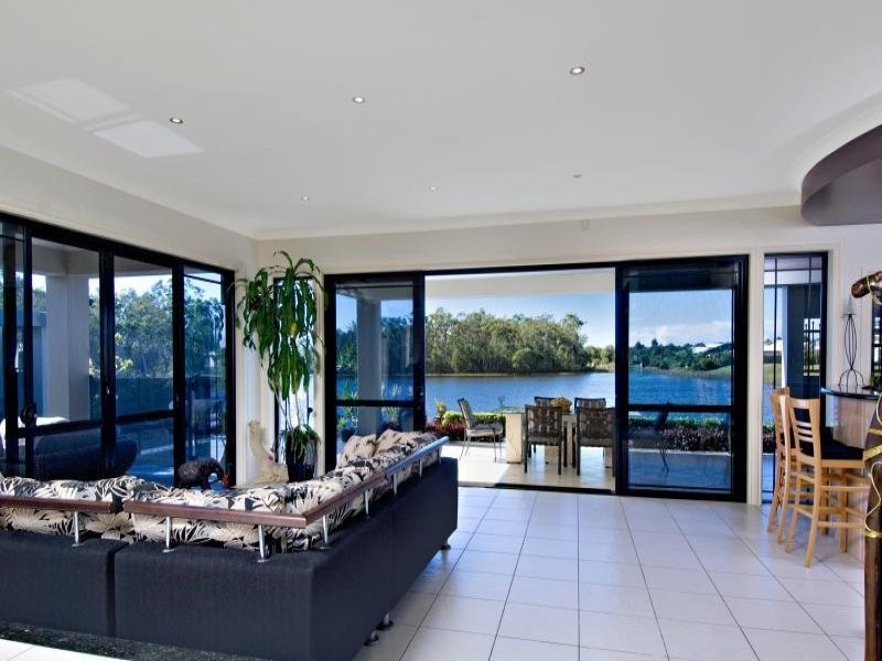 18 Wallaby Circuit, Pelican Waters QLD 4551