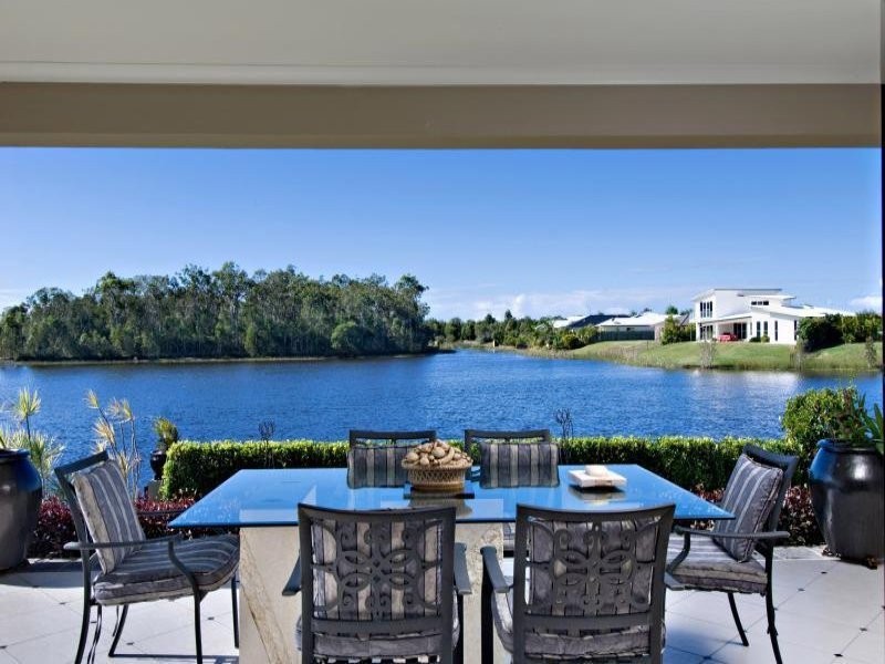 18 Wallaby Circuit, Pelican Waters QLD 4551