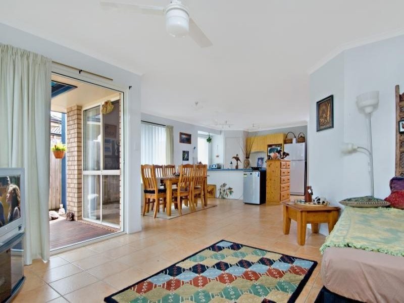 10 Montserrat Crescent, Caloundra West QLD 4551
