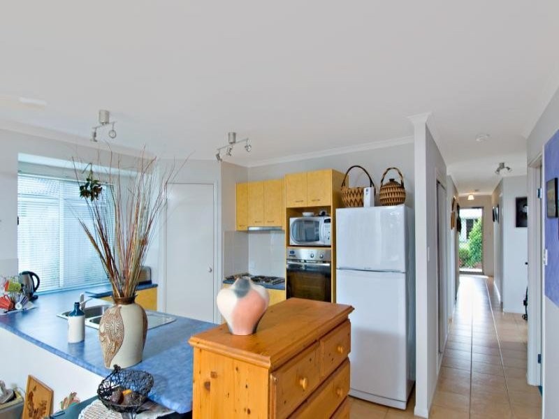 10 Montserrat Crescent, Caloundra West QLD 4551