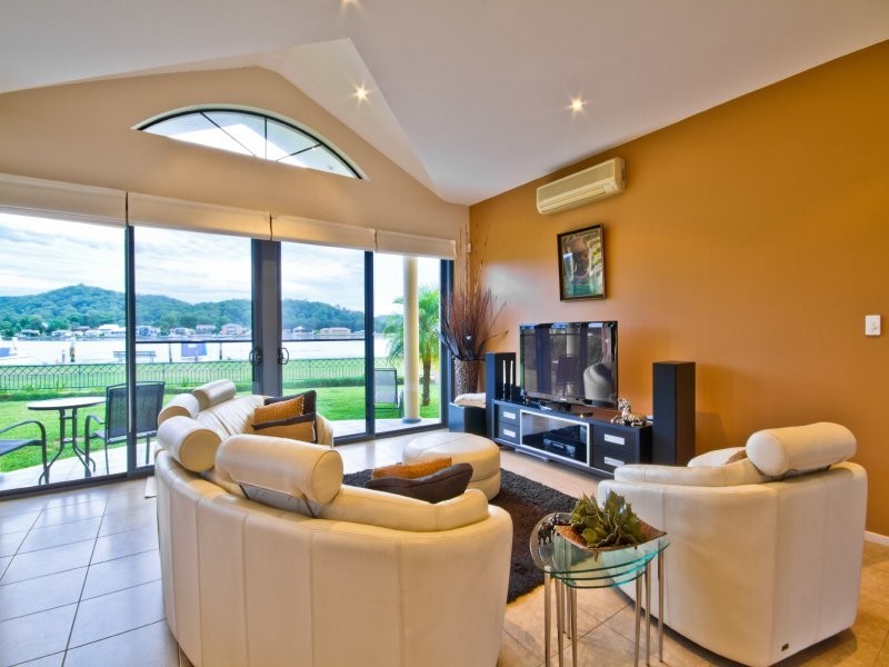 2 Davis Ave, Davistown NSW 2251