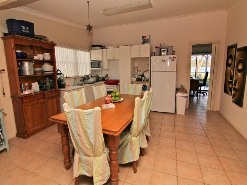 15 Paringa Ave, Davistown NSW 2251