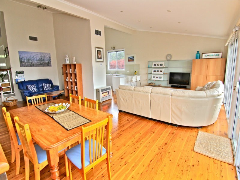 22 David St, Green Point NSW 2251
