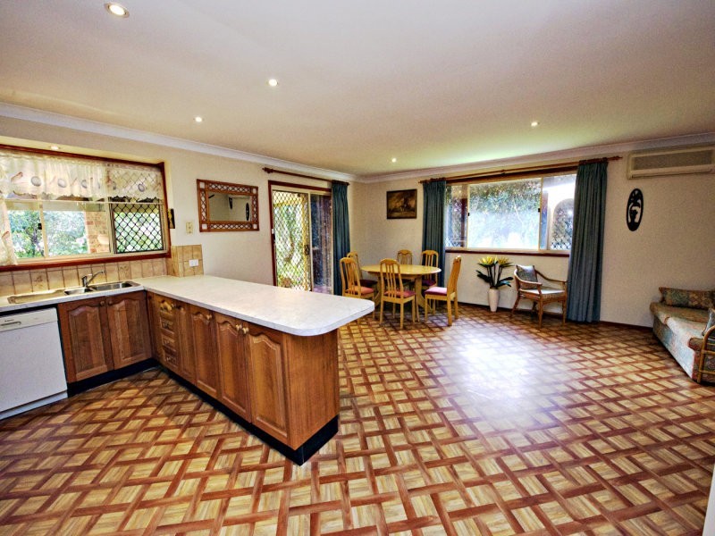 17 Willowin Cl, Green Point NSW 2251