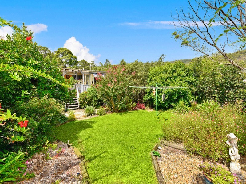19 Wendy Dr, Point Clare NSW 2250