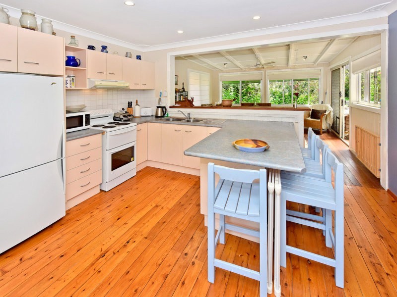 19 Wendy Dr, Point Clare NSW 2250