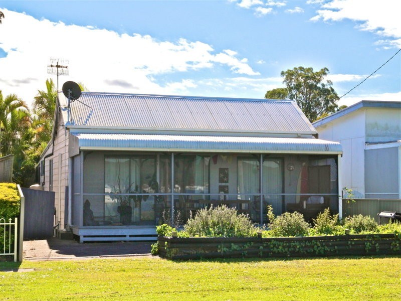 15 Paringa Ave, Davistown NSW 2251