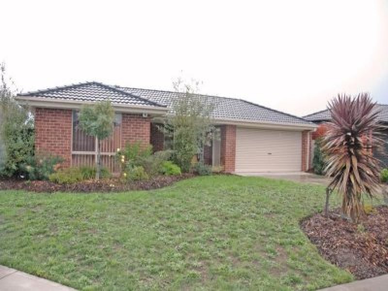 17 Alberton Drive, Cranbourne VIC 3977