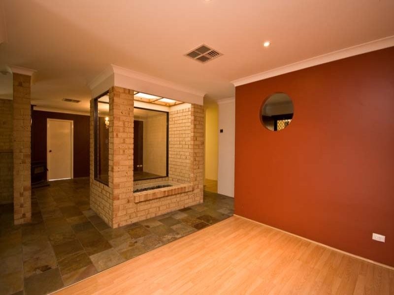 12 Inglis Court, Kingsley WA 6026