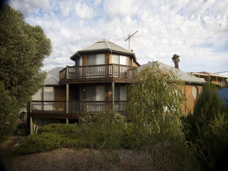 24 Leichardt Drive, Two Rocks WA 6037