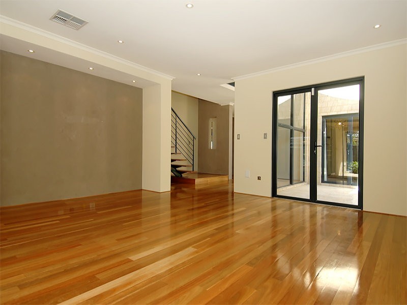 2 Locarno Close, Stirling WA 6021