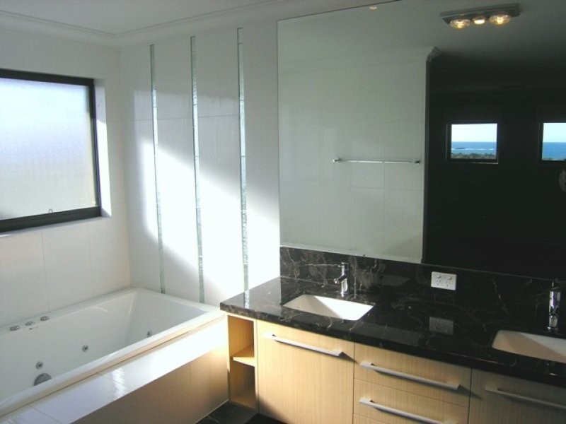 10 Fourmile Ave, Burns Beach WA 6028