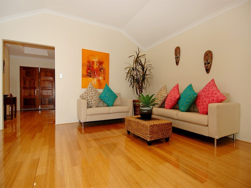 7 Russell Road, Madeley WA 6065