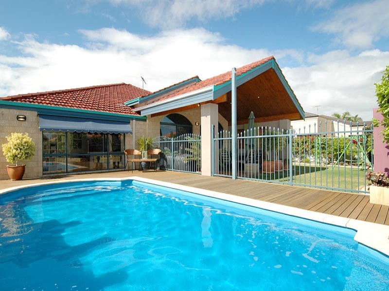 41 Meadowbank Gardens, Hillarys WA 6025