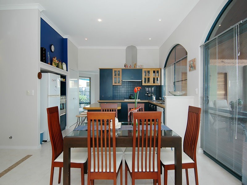 41 Meadowbank Gardens, Hillarys WA 6025